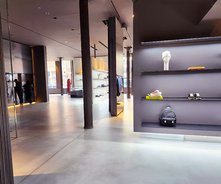 Displays That Are Widely Spaced in Noho
