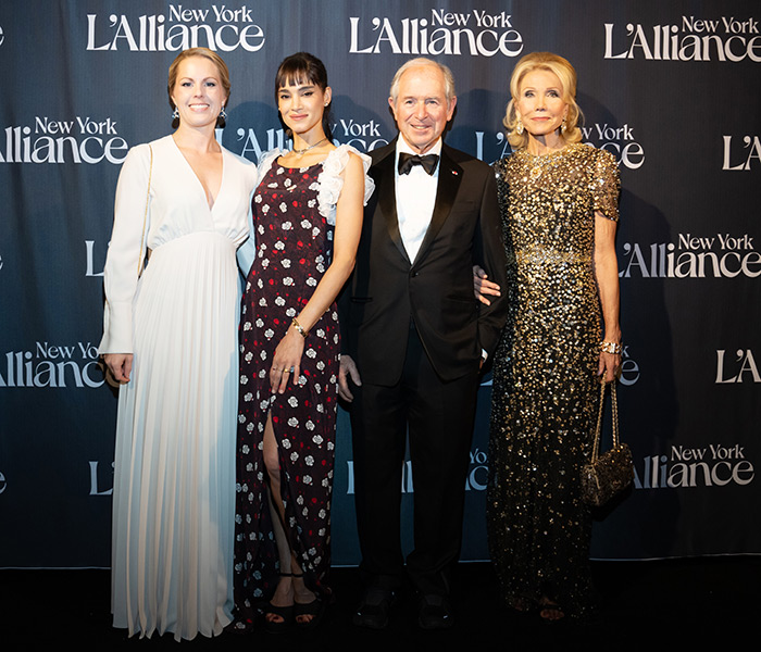 L’Alliance New York President Tatyana Franck, Trophée des Arts recipient Sofia Boutella, and Pilier d’Or recipients Christine and Stephen Schwarzman.